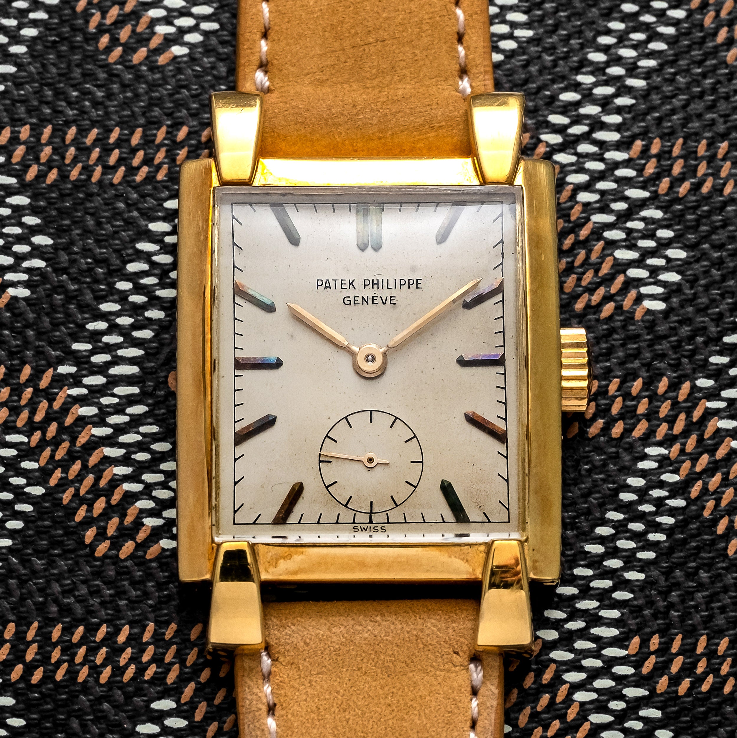 The 18k yellow gold rectangular shaped ref. 2427 – Corrado Mattarelli